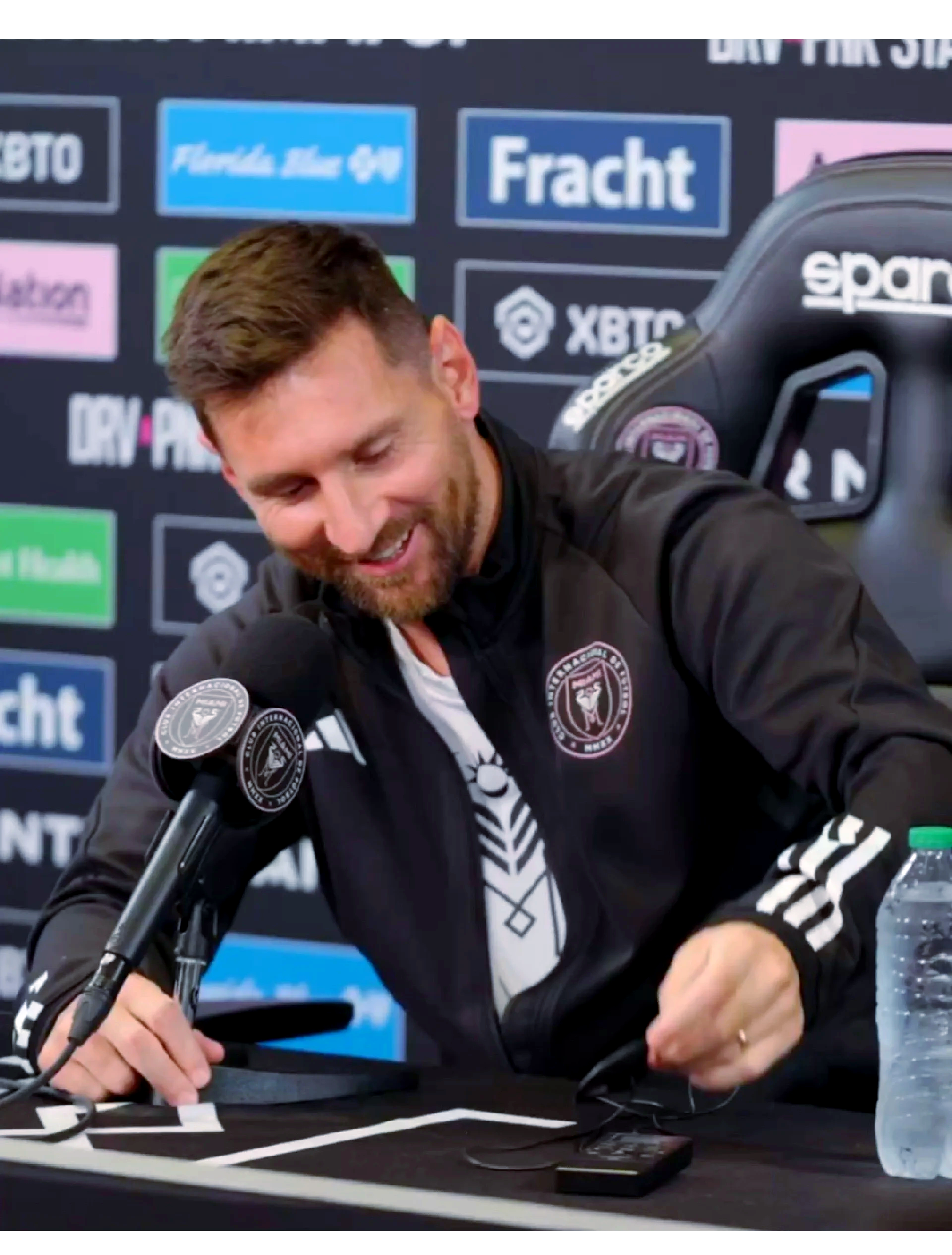 中国九游体育-梅西连续二十场比赛得分超过最后时刻胜出，阿森纳不断突破！(梅西连续12赛季进球20)