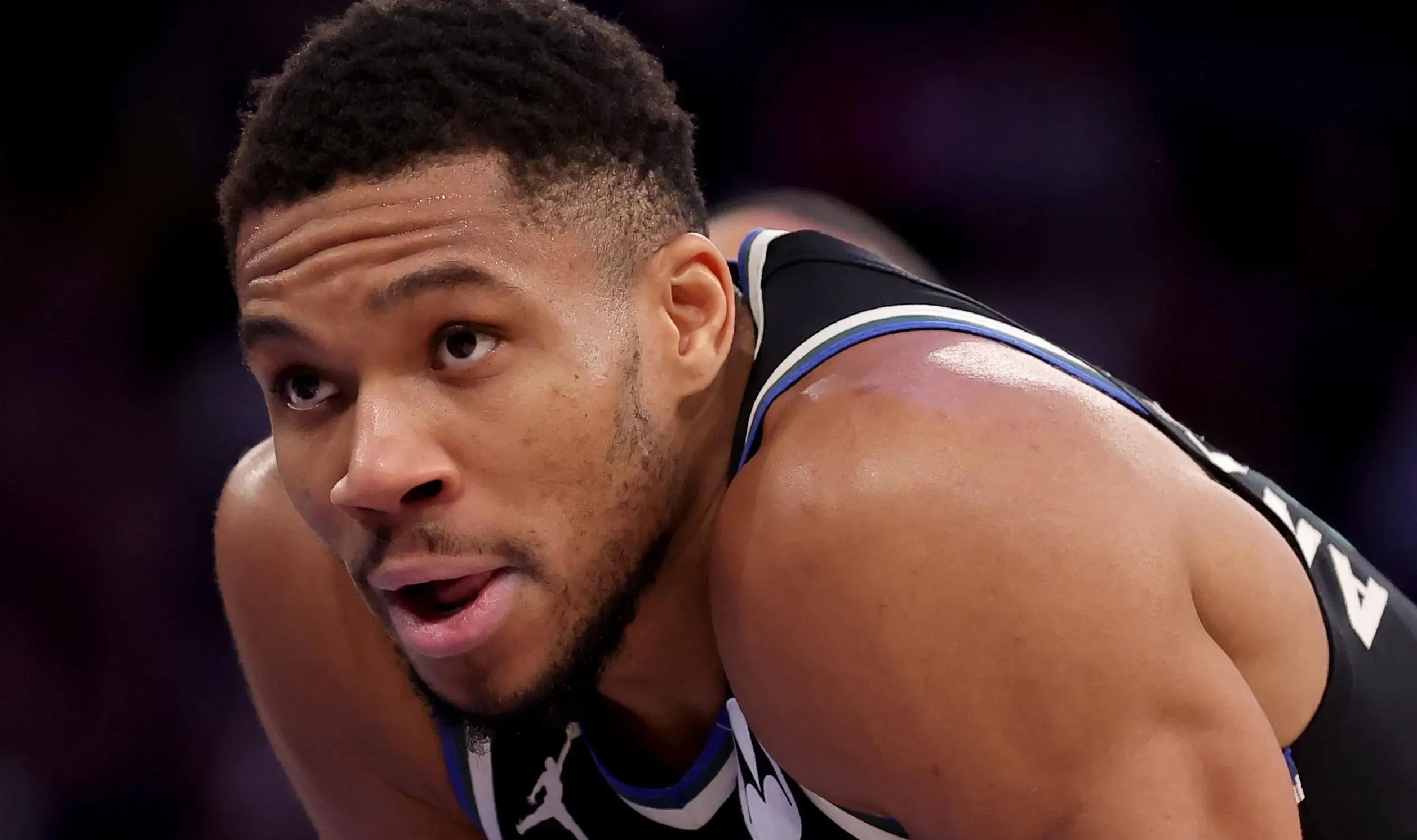 Jiuyou Sports-持续失利首场状态出色，篮网观众沸腾！，字母哥重返赛场观众掌声雷动(描述进程的七状态转换图)