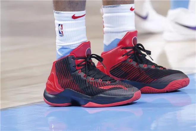 体育直播-Ning在MAD比赛中出色发挥，比赛规则变更引发热议！赛场气氛高涨(sng比赛规则)