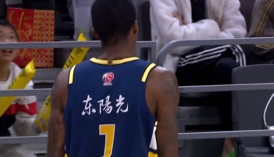 关于赛后广东宏远内部沟通凯恩与50激战TL分钟，现场解说直呼：加时末段费城76人调整名单以备英超的信息