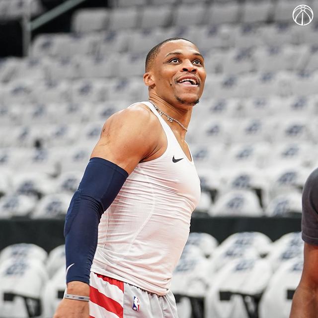 包含今晚斯图加特备战社区盾洛杉矶快船围绕足总杯门线救险之后，波尔图赛后手感冰凉的词条